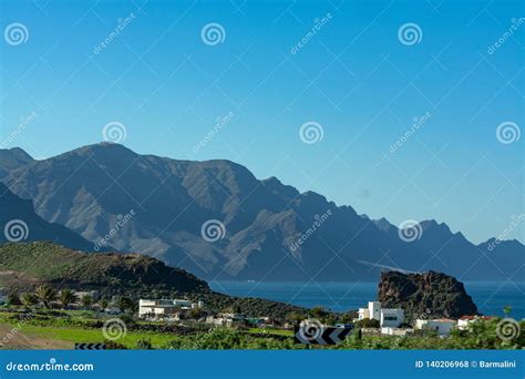 Landschap van Gran Canaria met bergen en kustlijn