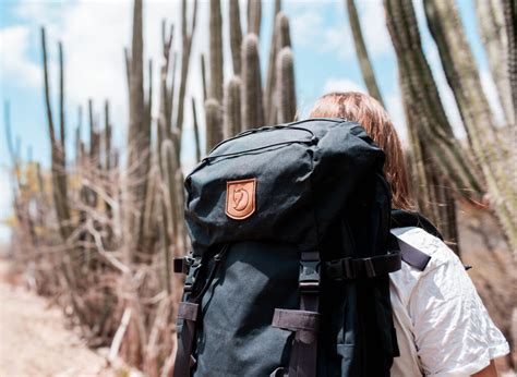 Illustratie van de juiste gewichtsverdeling in een backpack
