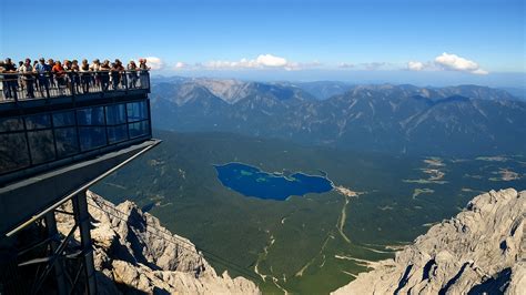 panoramisch uitzicht op Willingen met de Ettelsberg op de achtergrond