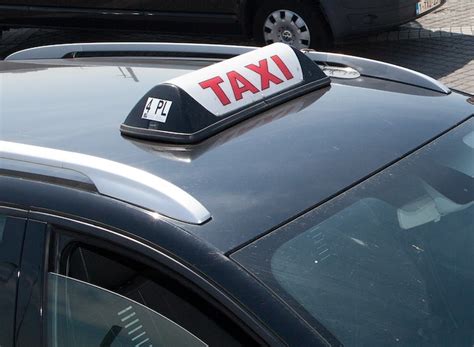 Diagram dat de kostencomponenten van een taxirit illustreert, inclusief brandstof, onderhoud, salaris en de potentiële kosten van een lege retourrit.