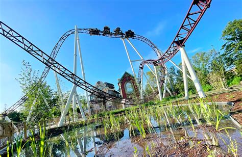 Artistieke impressie van 'The Ride to Happiness by Tomorrowland' achtbaan in Plopsaland De Panne