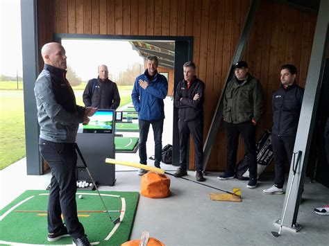 Illustratie van de driving range en oefengreens van Golfpark De Loonsche Duynen