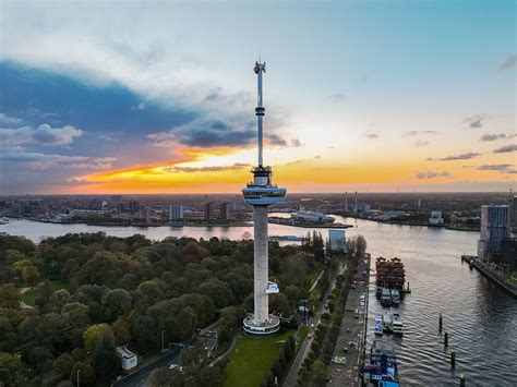Stadsgezicht van Rotterdam met de Euromast