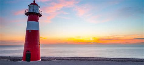 De Westhoofd vuurtoren bij zonsondergang