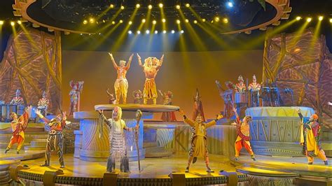 Disneyland Paris, The Lion King: Rhythms of the Pride Lands, personages en podium