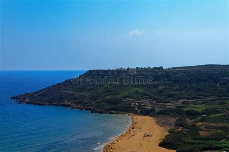 Het gouden zandstrand Ramla Bay op Gozo