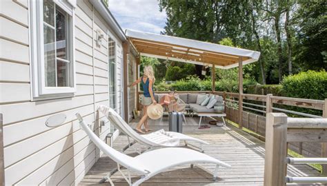 Overzicht van verschillende soorten vakantiehuizen in Bohuslän, met nadruk op 3 slaapkamers, diervriendelijkheid en zwembaden.