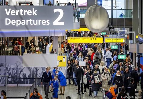 infographic met verwachte passagiersaantallen op Schiphol tijdens de meivakantie