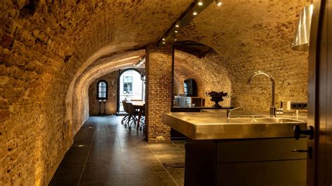 Luxe appartement in een Utrechtse werfkelder met uitzicht op de Oudegracht.