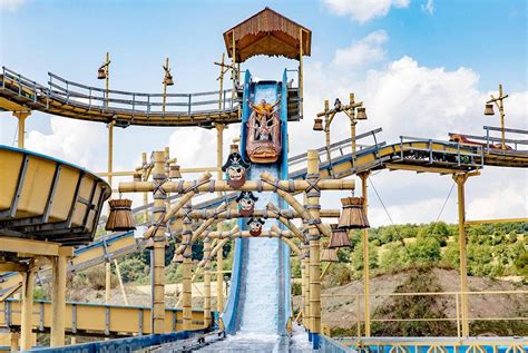 Collage van verschillende attracties voor jongere en oudere bezoekers.