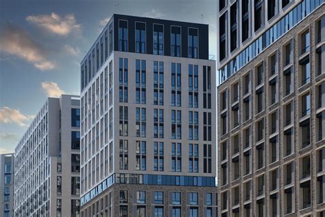 Foto van de buitenkant van een modern kantoorgebouw, mogelijk het KLM kantoor op Aruba.