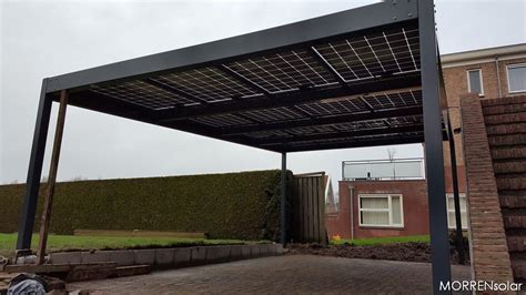Carports met zonnepanelen op parkeerterrein P2