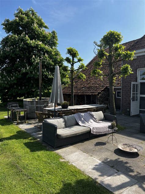 een zonnige, open plek in de Achterhoek met de Wooldsehoeve op de achtergrond