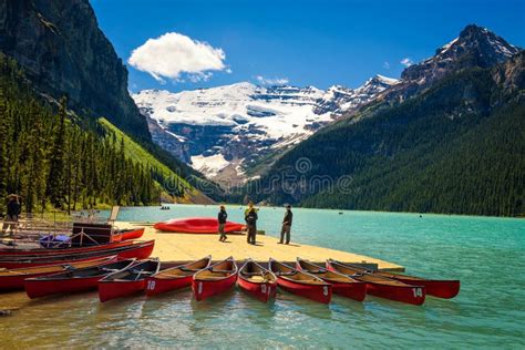 Lake Louise met de Victoria Glacier op de achtergrond
