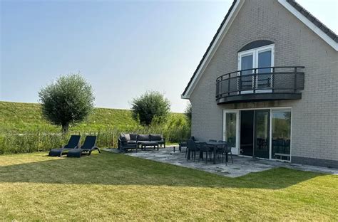 Omheinde tuin van een vakantiehuis in het Duitse Sauerland.