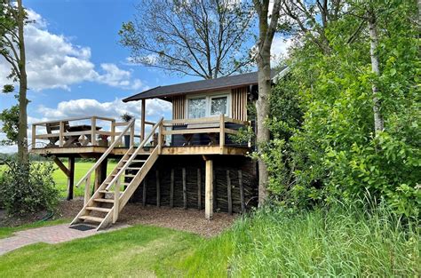 Foto van de Reedy Cabin met uitzicht op het meer