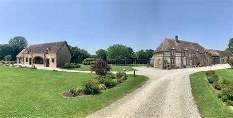 Een sfeerbeeld van een charmante Franse boerderij in de heuvels