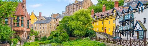 Pittoreske huizen langs de Water of Leith in Dean Village