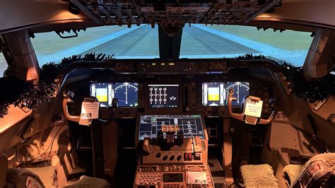Interieurfoto van een Boeing 747 cockpit, ter illustratie van de toekomstige 5D-experience.