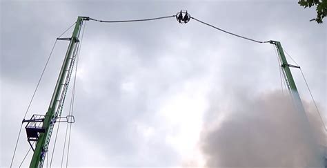 Foto van de Bungee Katapult attractie op de Dam