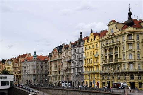 Kasseienstraat in het historische centrum van Praag