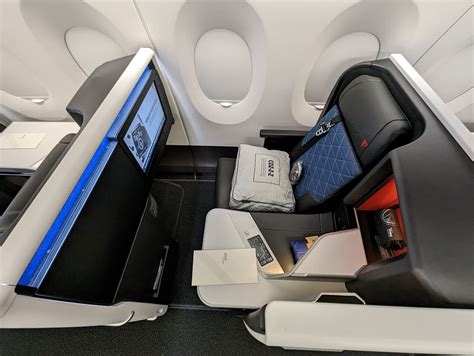 Illustratie van een Delta One suite met flat-bed stoel