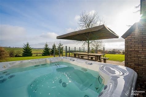 Foto van een vakantiehuis met privézwembad en jacuzzi