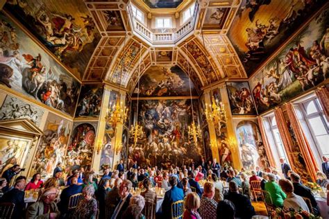 Gedetailleerd interieur van de Oranjezaal