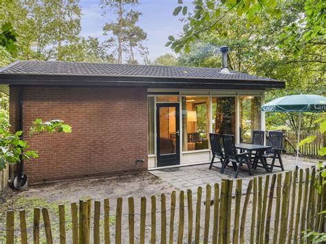 Vrijstaande hondenbungalow op Landal Miggelenberg met omheinde tuin