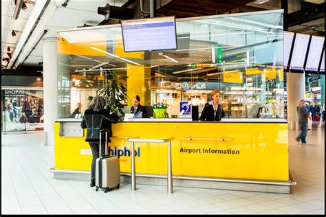 illustratie van de verschillende incheckopties op Schiphol: balie, kiosk, online