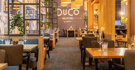 een sfeerimpressie van de Bar Bistro DuCo met gedekte tafels en gasten