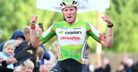 Structuur van de wielerploeg Crelan-Corendon met focus op veldrijden en wegwielrennen