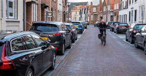 Verschillende soorten huurauto's geparkeerd