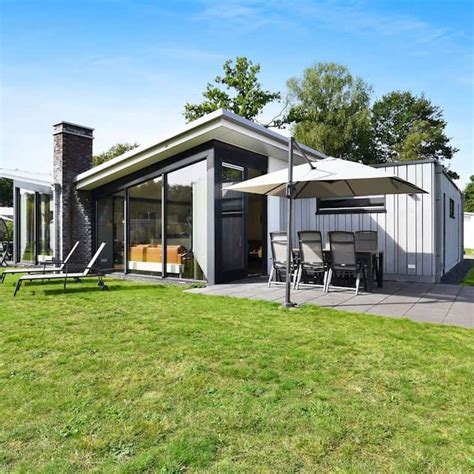 Luxe bungalow met terras en uitzicht op groen op Landal Amerongse Berg
