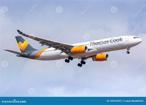 Illustratie van een Thomas Cook Airlines vliegtuig op de luchthaven