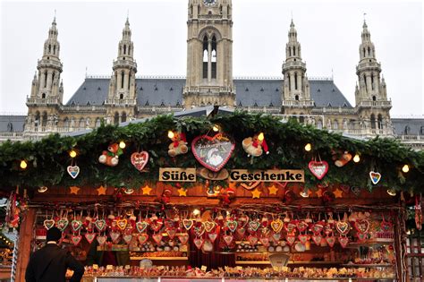 De kerstmarkt op de Rathausplatz in Wenen.