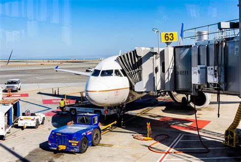 Overzicht van huurauto-opties op Ibiza Airport