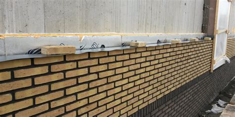 Detail van de gevel van het Spookslot met gezichtselementen