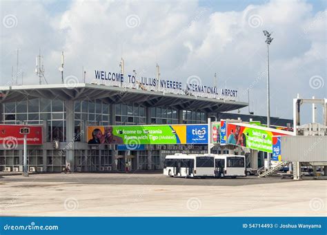 Infographic met reistijd en overstaptips op luchthaven Dar es Salaam