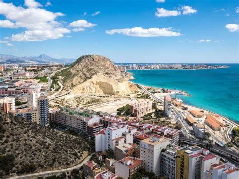 Uitzicht vanaf Castillo de Santa Bárbara over Alicante