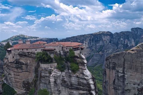 Meteora kloosters gebouwd op rotsformaties
