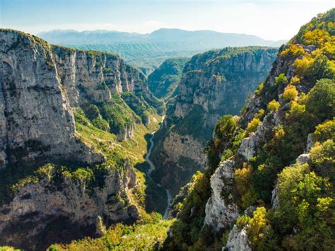 Spectaculair uitzicht op de diepe Vikos kloof