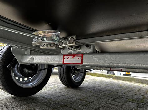 Foto van verschillende soorten aanhangers beschikbaar bij Autoverhuur de Mulder.