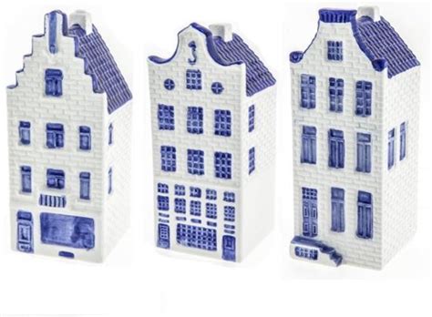 Illustratie van verschillende KLM Delfts blauwe huisjes