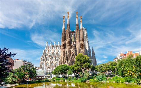 Panorama van Barcelona met de Sagrada Família op de achtergrond