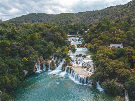 De indrukwekkende Manojlovac waterval in Krka Nationaal Park