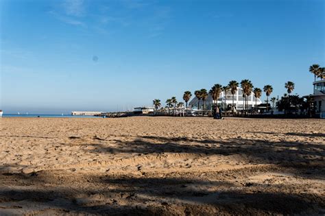 Panoramisch uitzicht op het strand van Malvarrosa met de promenade