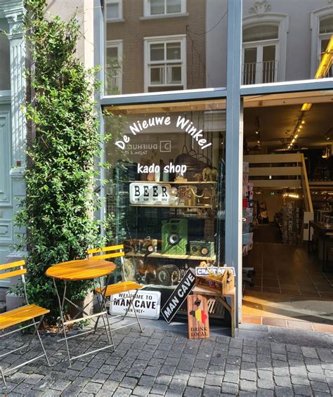 Impressie van de vernieuwde Market Dome met de nieuwe winkel en eetgelegenheden.