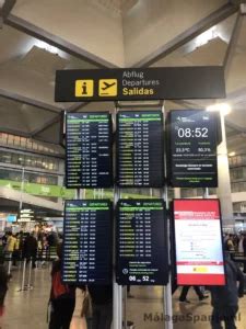 Een overzicht van verschillende vliegtickets naar Malaga, met prijzen en vertrekdata.