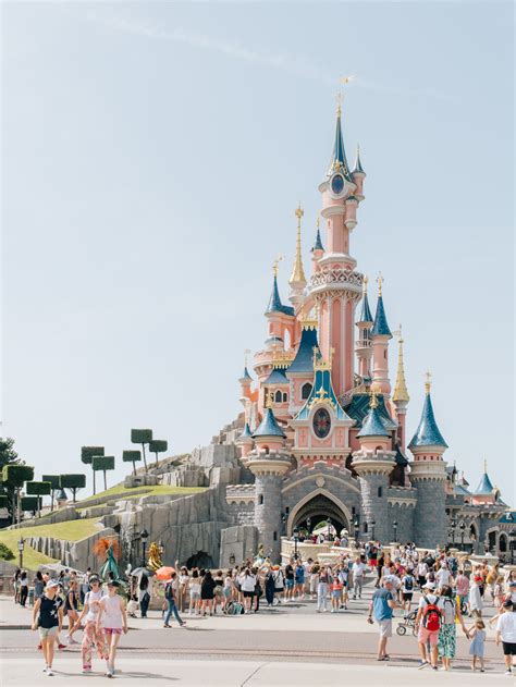 Kaart van de omgeving van Disneyland Parijs met aangegeven busroutes